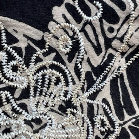 Coldwater Creek Black Tee with Beige Print & Embroidery size L - Picture 4 of 4